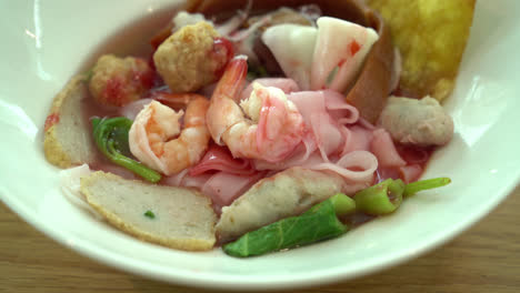 Pink-seafood-flat-noodles