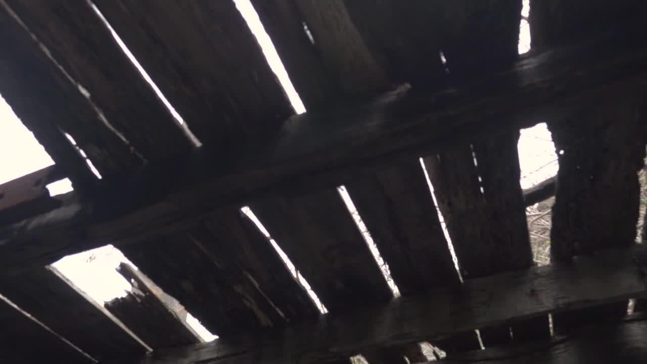 Interno di un edificio industriale abbandonato