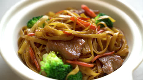 stir-fried-noodle-with-pork---Asian-style