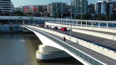 Statische-Luftaufnahme-Von-Brisbane-Zwischen-Der-Mautbrücke