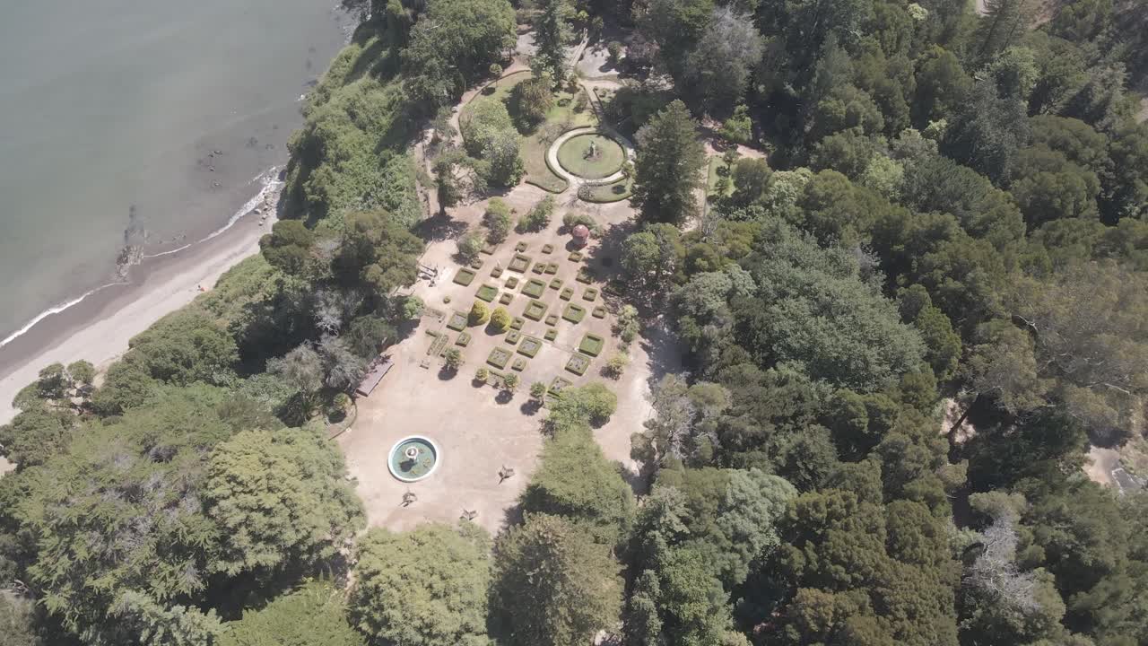 drone superior aéreo del parque lota en la región bio-bio, chile