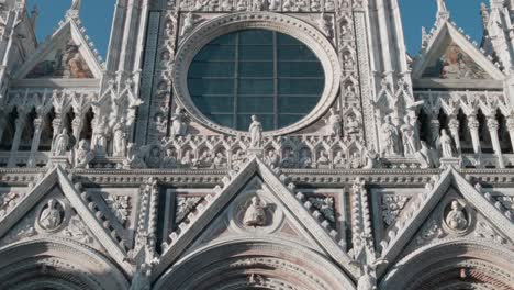 the front facade of the duomo di siena in italy.