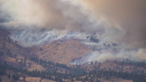 Fuego-De-Calwood-Ardiendo-En-La-Cordillera-Frontal-Del-Norte-De-Colorado