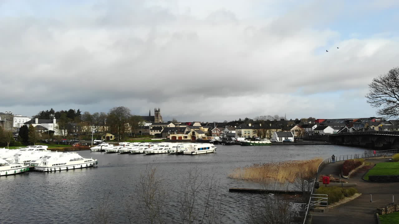 공중 - 작은 마을의 호숫가 전망