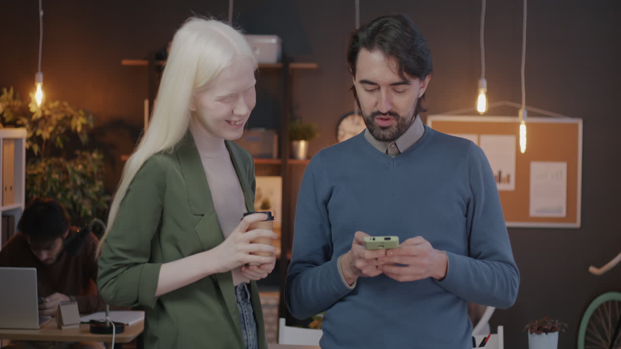 colegas de negocios discutiendo