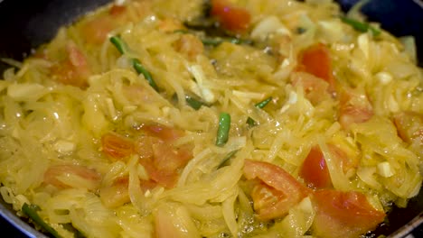 overhead-shot-of-a-frying-pan-with-simmering