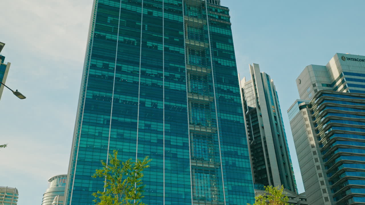 rascacielos modernos en una ciudad