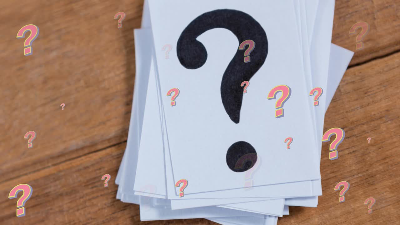 animación de signos de interrogación en fondo de madera