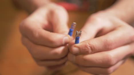 Stecker--Und-Buchsenkabelverbindungen-Werden-Zur-Kamera-Gecrimpt