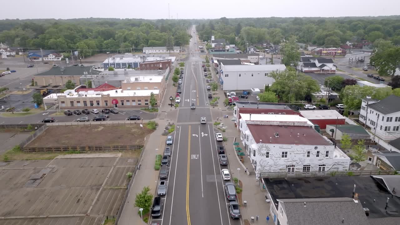 el centro de new buffalo, michigan con el video del avión no tripulado en movimiento