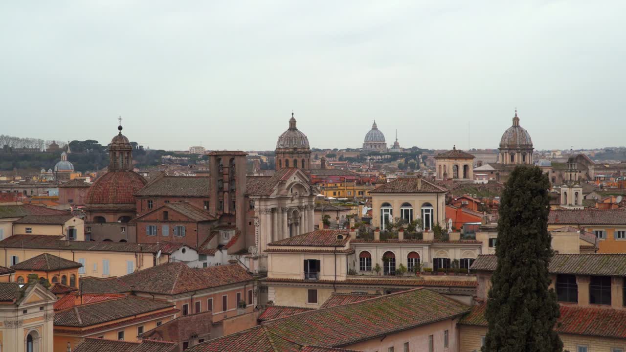로마의 지붕을 바라볼 수 있습니다.