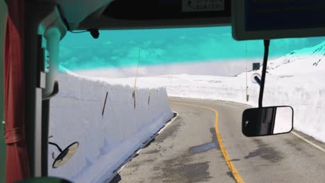 Driving-through-Snow-Wall-in-Japanese-Alps-at-Murodo