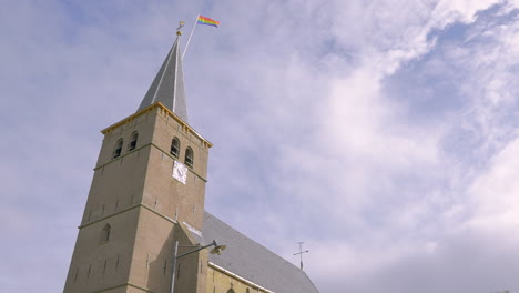 antigua iglesia gótica en los países bajos