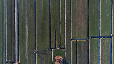 Vista-Superior-De-Las-Tierras-Bajas-En-Stolwijk-En-El-Municipio-De-Krimenerwaard,-Holanda-Del-Sur