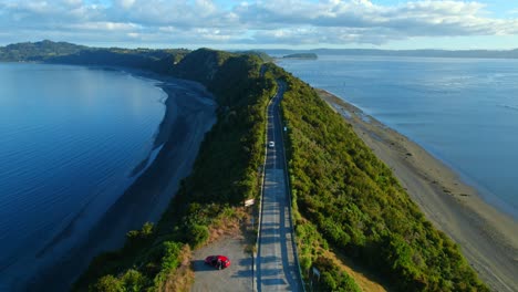 칠레 오션뷰 로드 (oceanview road, chiloe island, 4k) 에 있는 공중 무인기 비행장.