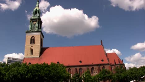 Marienkirche-En-Berlín-Cerca-De-Alexanderplatz,-Alemania