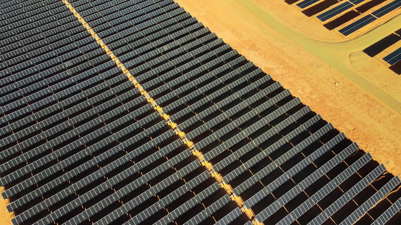 вид с беспилотника на производство зеленой энергии в аризоне