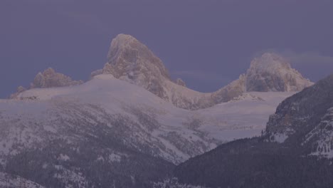 Foto-De-Teleobjetivo-De-La-Cara-Oeste-Del-Grand-Teton-Justo-Después-Del-Atardecer