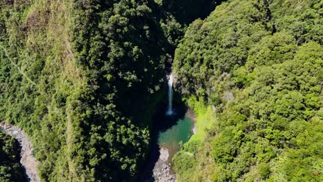 Imágenes-Distantes-De-Drones-De-Las-Cataratas-Tappiyah-Cerca-De-Batad-En-El-Norte-De-Filipinas