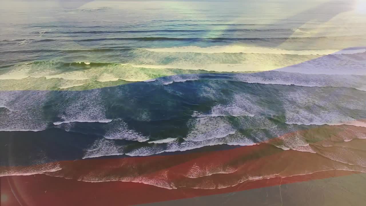 цифровая композиция размахивающего российским флагом на фоне воздушного изображения волн в море