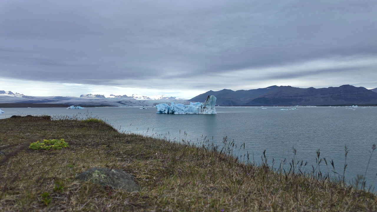 Hypnotic timelapse capturing the slow dance of massive icebergs drifting through the glacial lagoon of Jökulsárlón, Iceland, showcasing nature's powerful ice sculptures