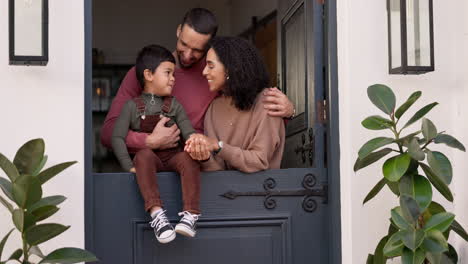 Love,-speaking-and-parents-with-their-child-by