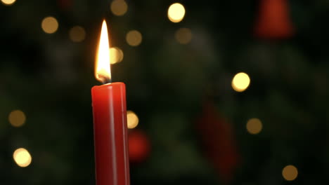 vela encendida en la época de navidad