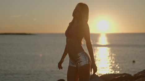 Woman-at-sunrise-by-the-sea