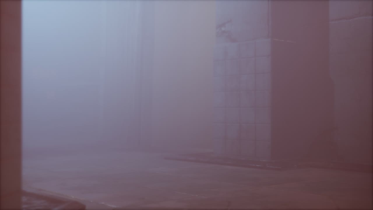 luces de neón en enfoque suave en la calle con niebla por la noche