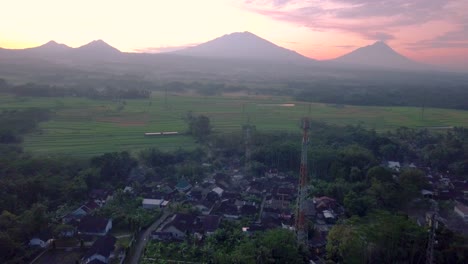 cellular-antenna-in-the-middle-of-the-countryside-with-view-of-four-mountains