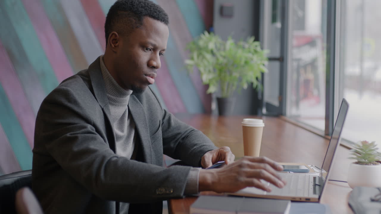 Businessman working on a laptop in a cafe
