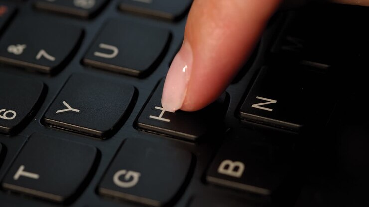 Pushing H button on the black keyboard