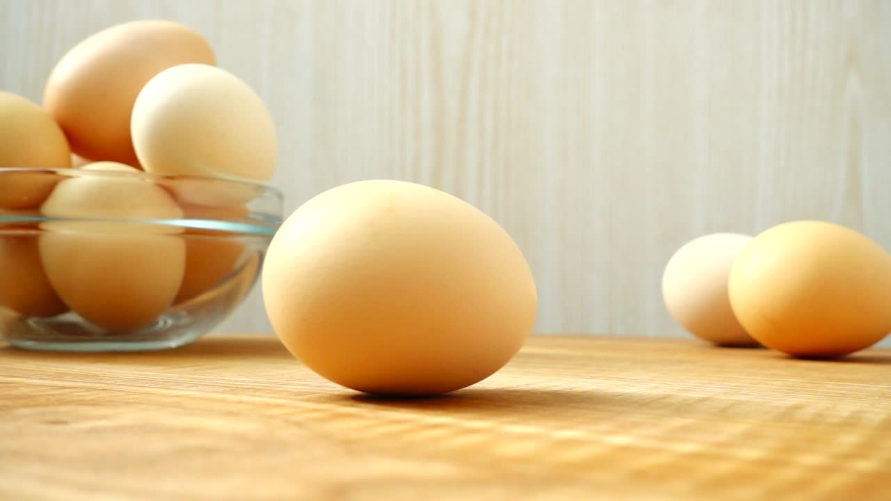 The turning egg. Shooting chicken eggs