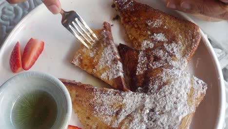 french toast with honey and strawberries