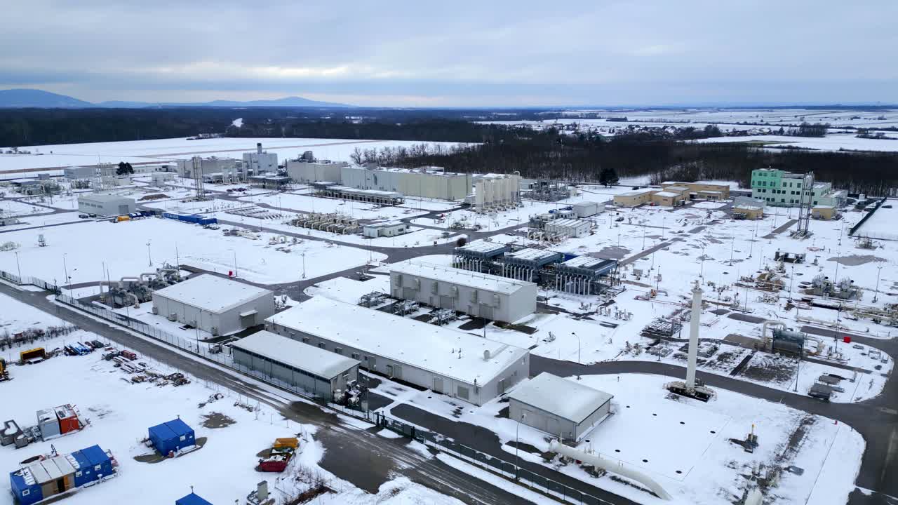 baumgarten an der march, 낮은 오스트리아, 오스트리아의 baumgarten 세분 근처 겨울 동안 천연 주유소