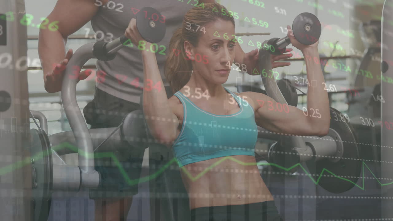 animación del procesamiento de datos sobre diversas personas que hacen ejercicio en el gimnasio