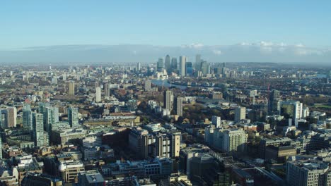 toma aérea del horizonte de londres con canary wharf