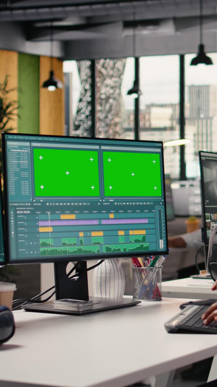 Video verticale: mockup e video generato da AI del pianeta Marte visualizzato su doppi monitor