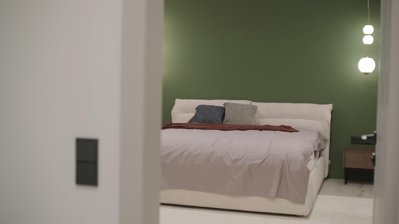 diseño y decoración de dormitorios interiores de lujo modernos. cama maestra de tamaño king.