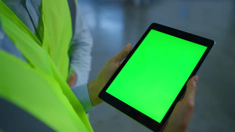 Manufacture-workers-holding-tablet-greenscreen-collect-production-data-closeup
