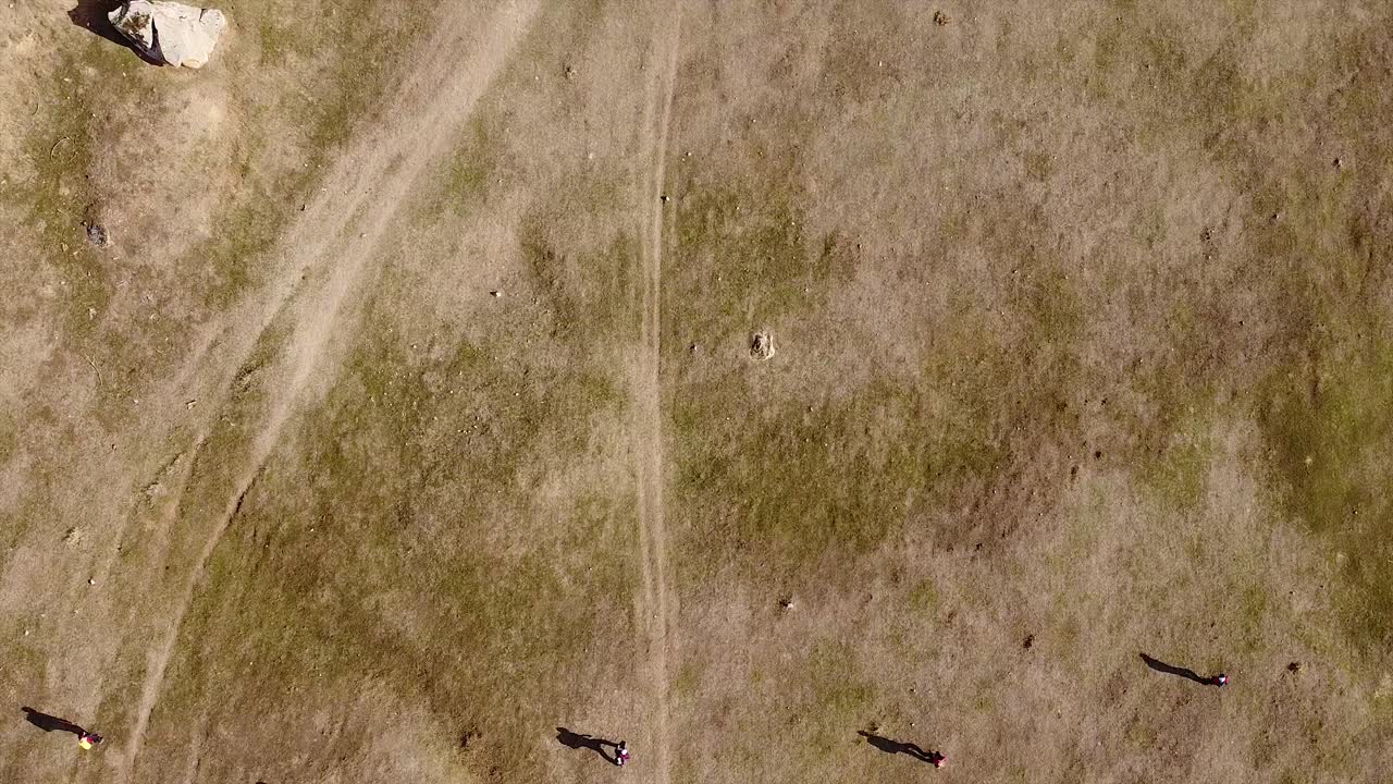 operación de búsqueda de personas perdidas disparo de dron