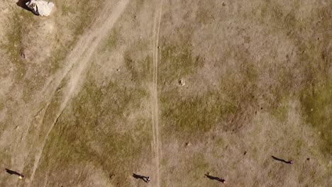 operación de búsqueda de personas perdidas disparo de dron