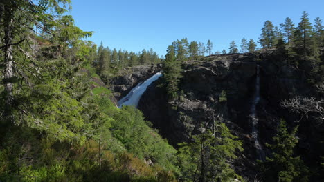 Cascada-De-Rjukanfossen,-Soleado,-Día-De-Verano,-En-Tinn,-Agder,-Sur-De-Noruega---Tiro-Estático