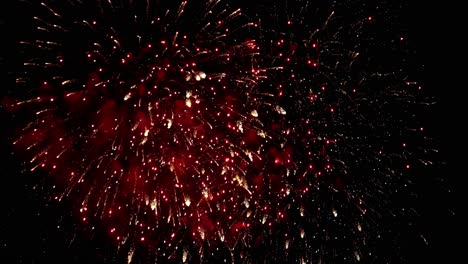 Echtes-Feuerwerk,-Buntes-Feuerwerk,-Großes-Perfektes-Vielfaches,-Neujahrsfeuerwerk,-Feiern,-Feiern,-Party,-Zeitlupe,-Slomo,-120-Fps,-96-Fps,-240-Fps,-Erstaunlich,-Pyro,-Pyroshow