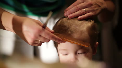 Junge-Haare-Schneiden