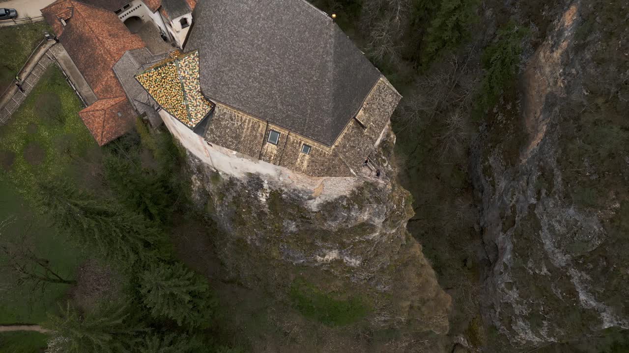 el santuario de san romedio en trentino, italia