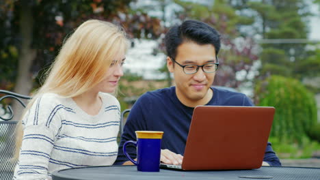 Students-Work-With-A-Laptop-At-The-Table-Of-A-Summer-Cafe-3