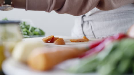 Slicing-and-dicing-some-carrots