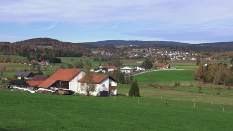 Fruchtbares-Ackerland-Bayerns-An-Einem-Hellen-Herbsttag