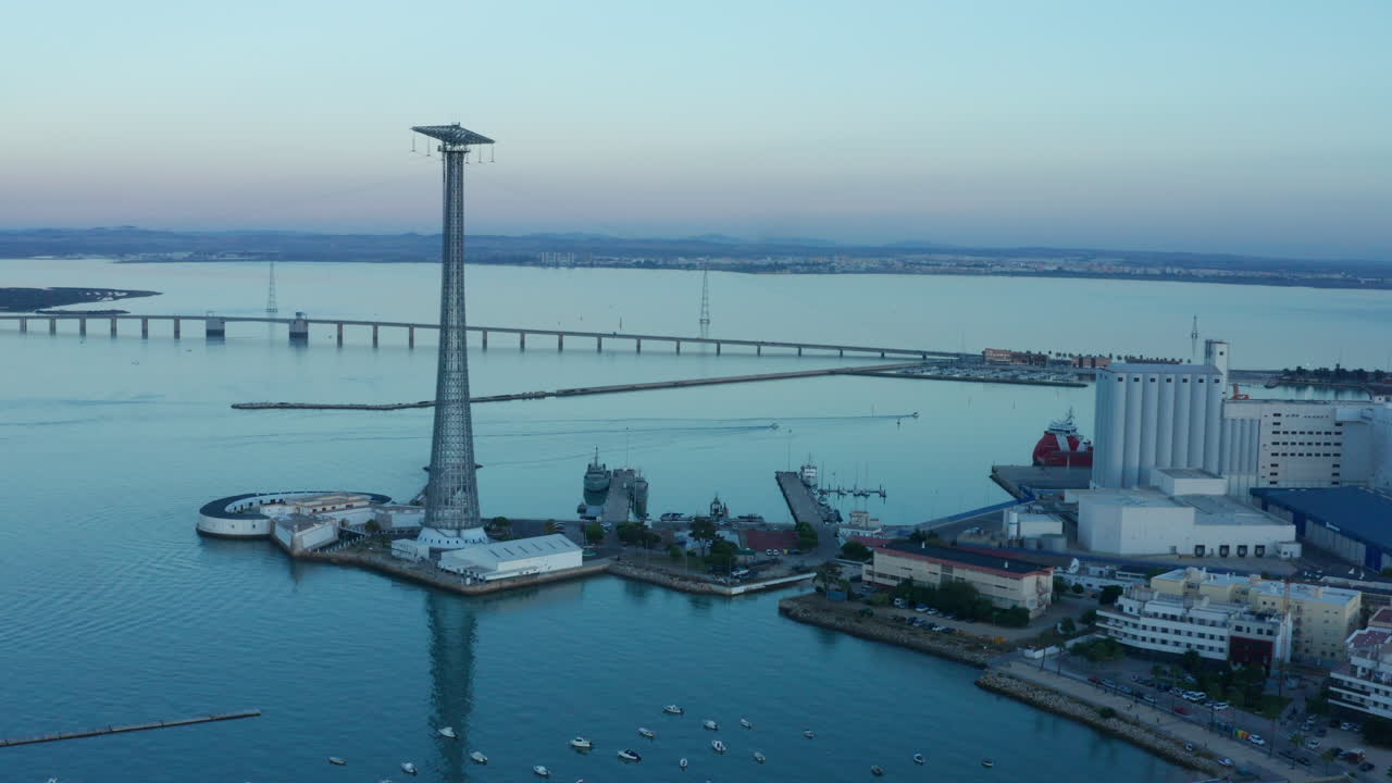 공중 - cadiz, 성 및 다리, cadiz, 스페인, 와이드 샷 낮추기의 철탑